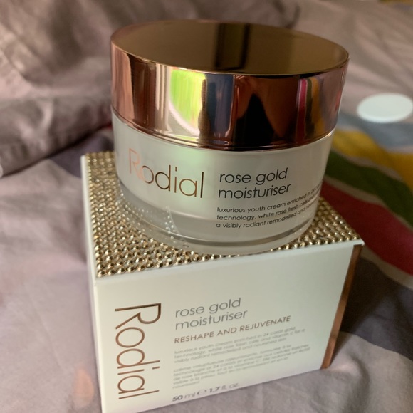 rodial rose gold moisturizer